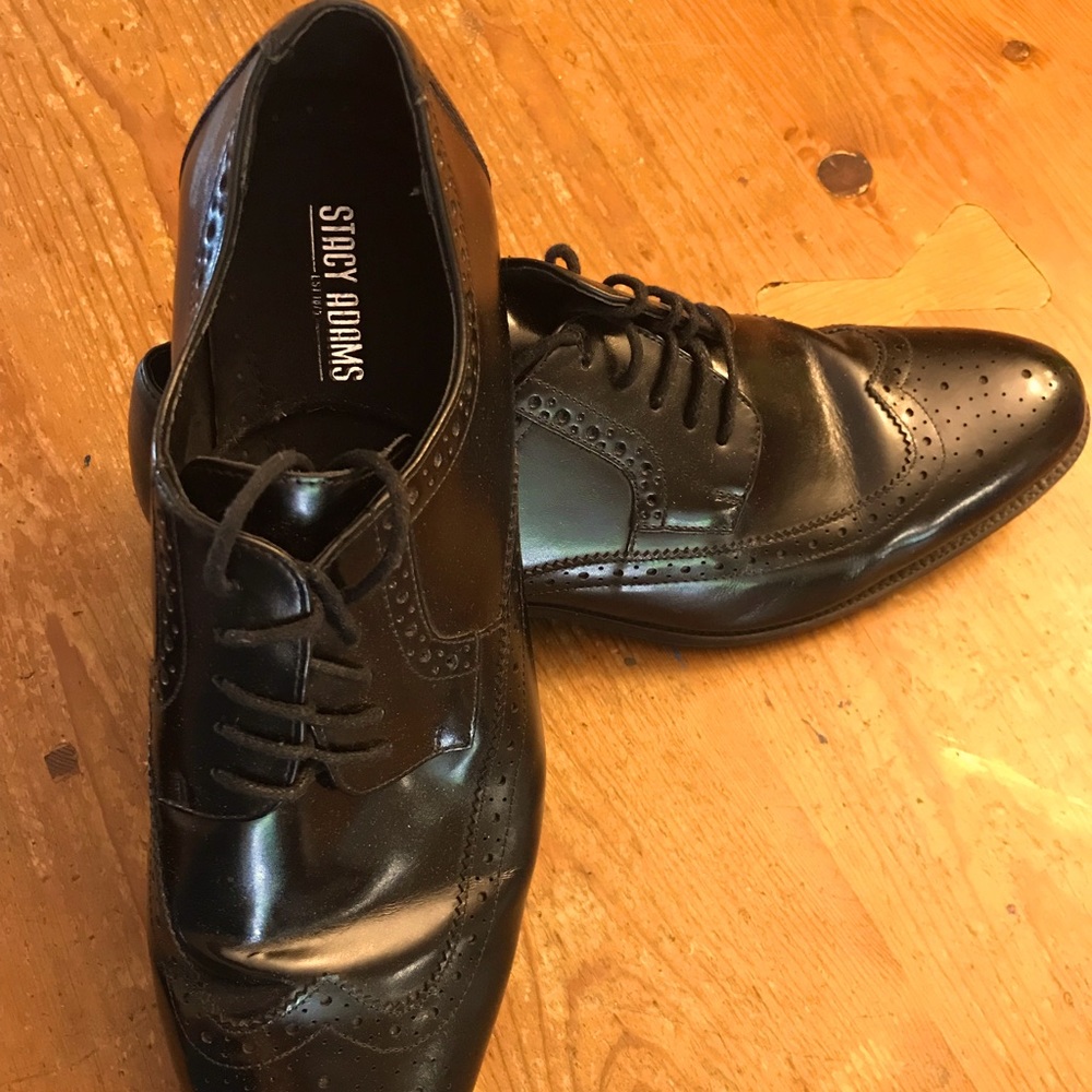 Black dress shoes